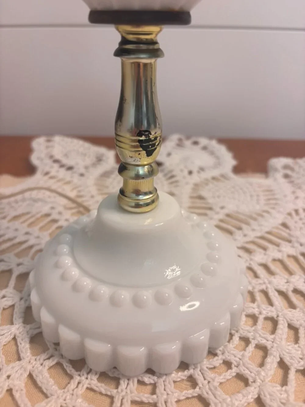 VTG Milk Glass Boudoir Lamp Diamond Point Hobnail Pattern Electric Accent Light